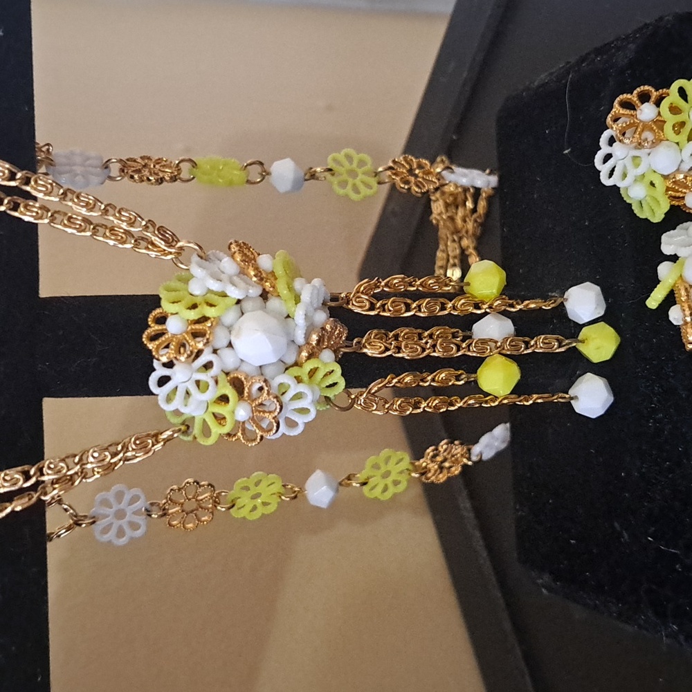 Vintage Jewelry Set - Picture 5 of 6